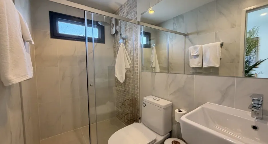 For sale and for rent 6 bedrooms villa in Mueang Phuket, Phuket