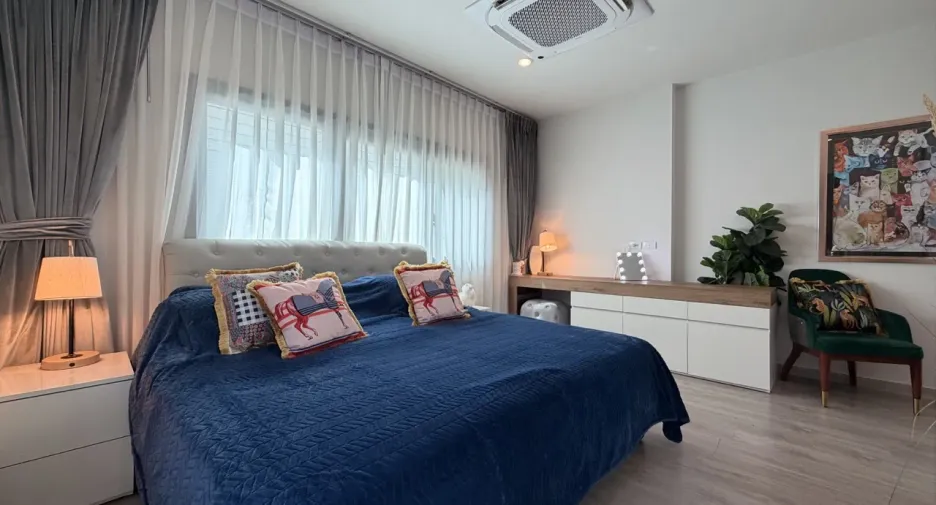 For sale and for rent 6 bedrooms villa in Mueang Phuket, Phuket