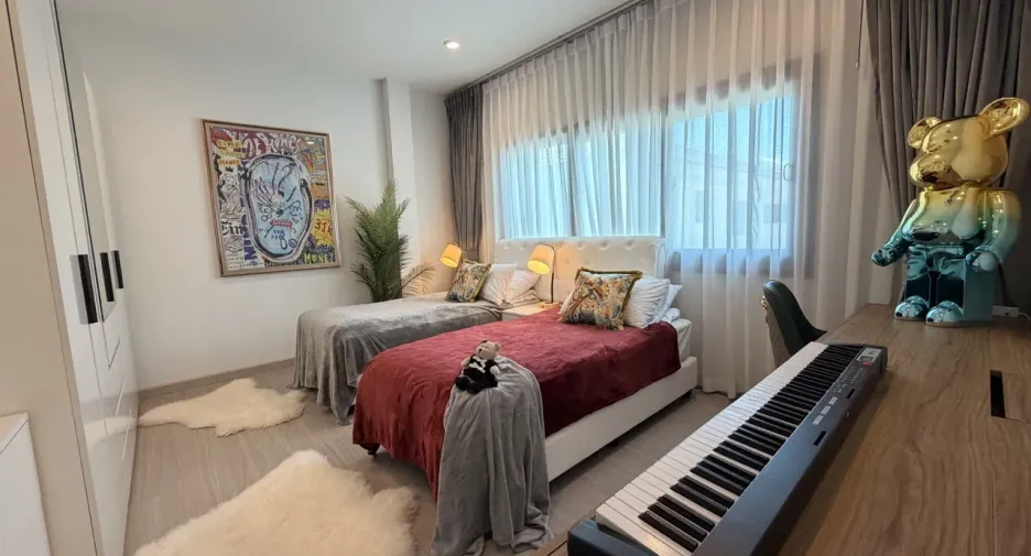 For sale and for rent 6 bedrooms villa in Mueang Phuket, Phuket