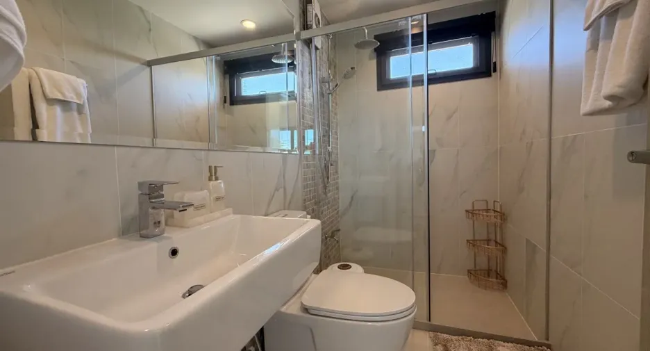 For sale and for rent 6 bedrooms villa in Mueang Phuket, Phuket