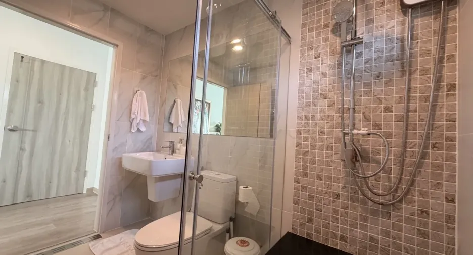 For sale and for rent 6 bedrooms villa in Mueang Phuket, Phuket