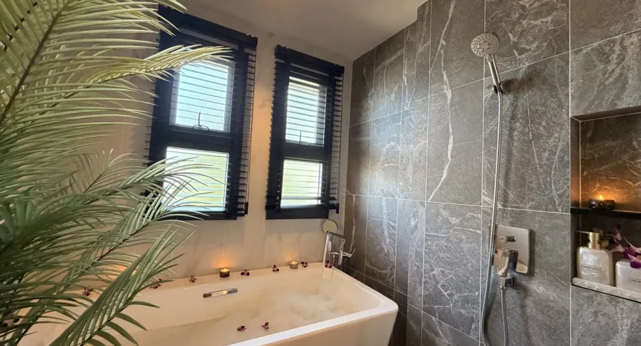For sale and for rent 6 bedrooms villa in Mueang Phuket, Phuket