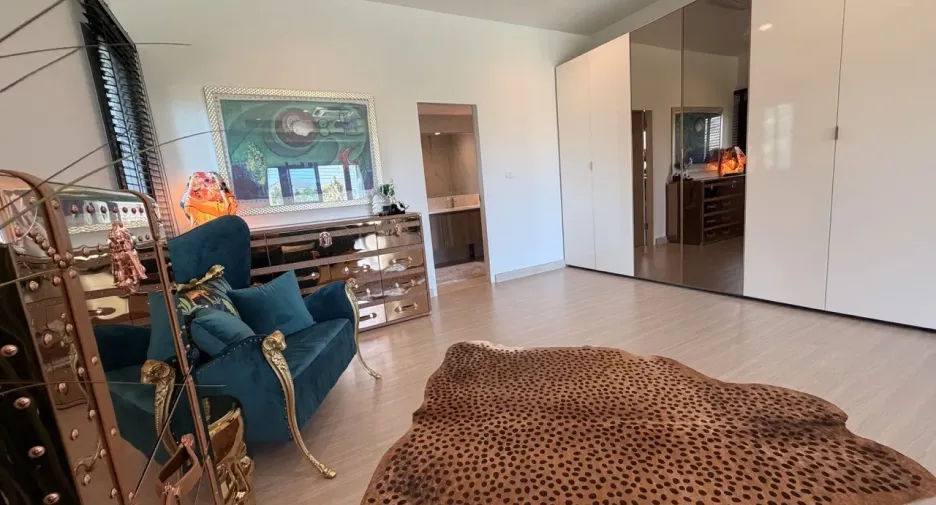 For sale and for rent 6 bedrooms villa in Mueang Phuket, Phuket