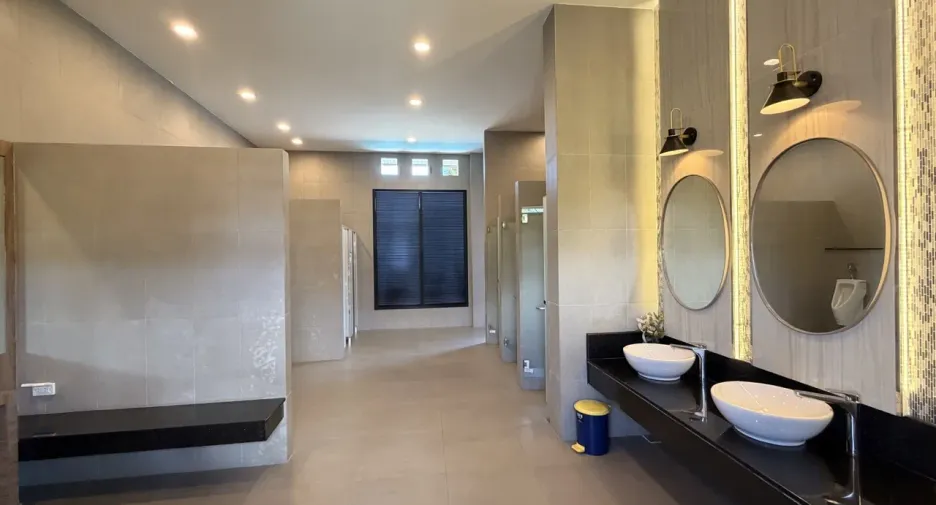 For sale and for rent 6 bedrooms villa in Mueang Phuket, Phuket