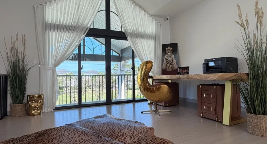For sale and for rent 6 bedrooms villa in Mueang Phuket, Phuket