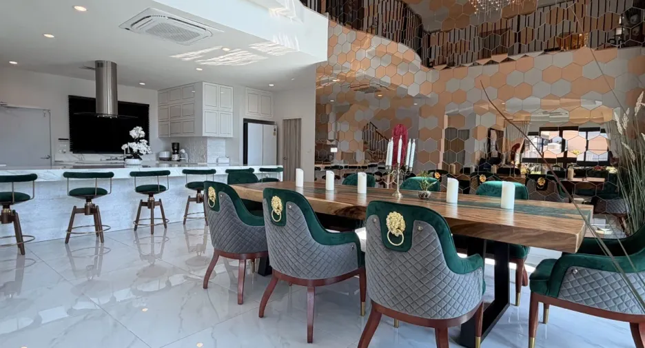 For sale and for rent 6 bedrooms villa in Mueang Phuket, Phuket