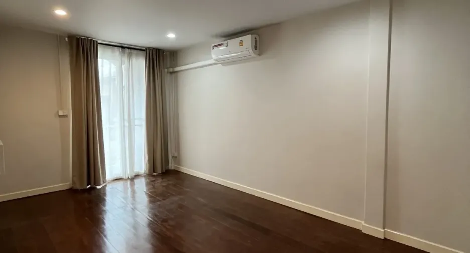 For rent 3 bedrooms office in Suan Luang, Bangkok