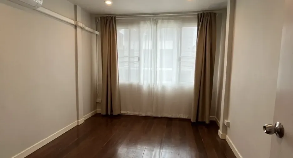 For rent 3 bedrooms office in Suan Luang, Bangkok