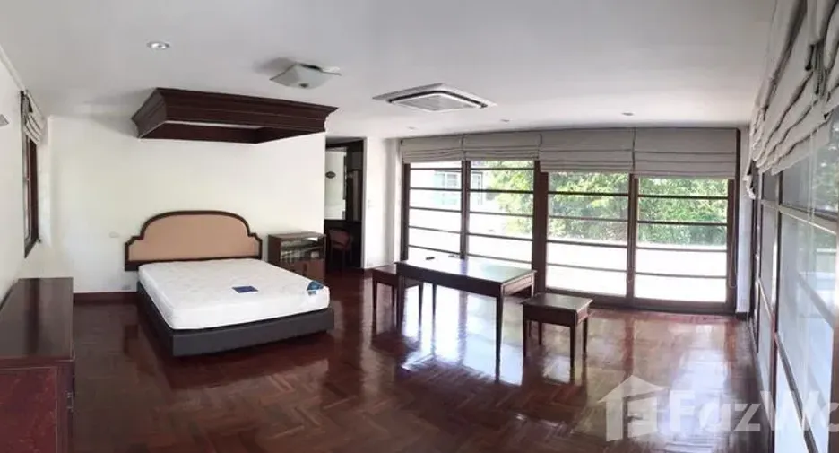 À louer 4 chambres maison à Watthana, Bangkok