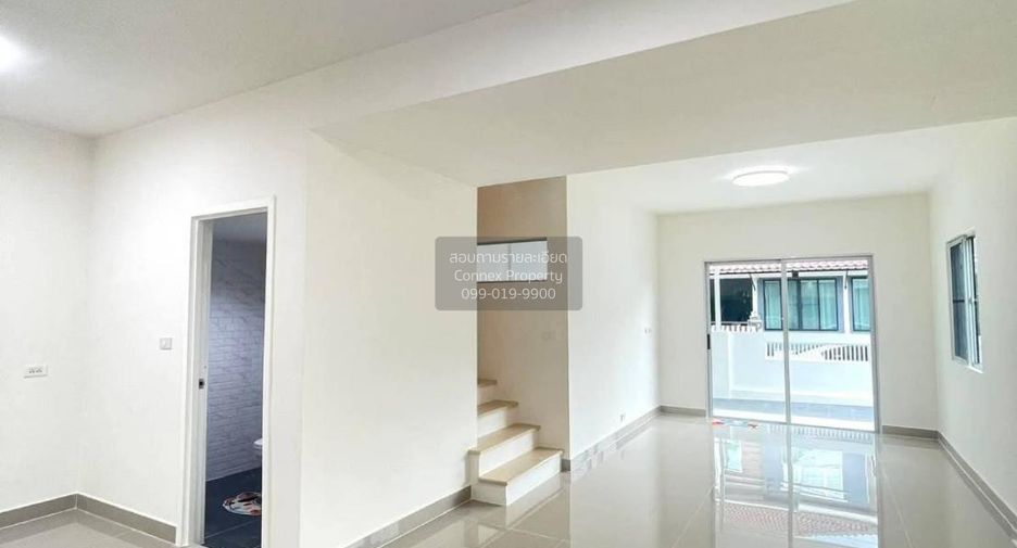 For sale 3 bedrooms townhouse in Mueang Pathum Thani, Pathum Thani