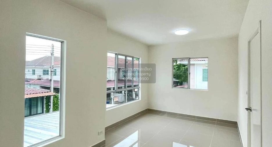 For sale 3 bedrooms townhouse in Mueang Pathum Thani, Pathum Thani