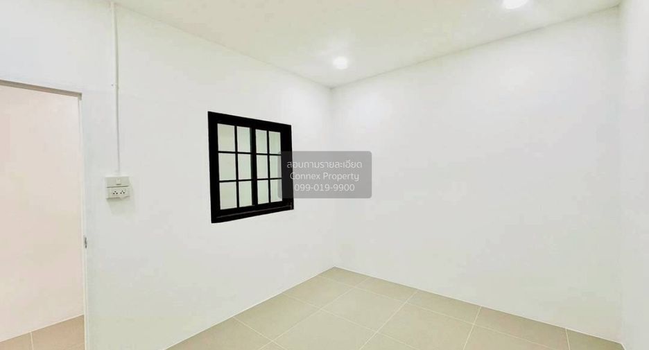 出售 2 卧室 联排别墅 在 Si Racha, Chon Buri