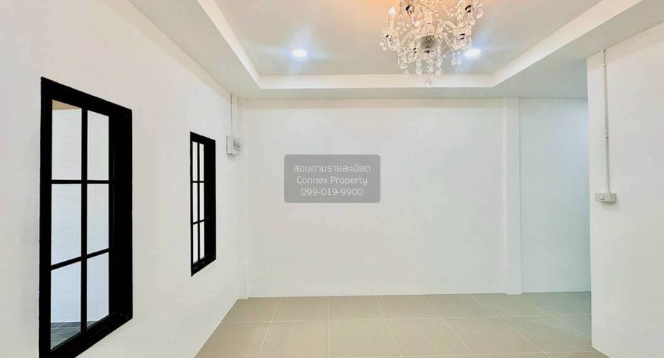 出售 2 卧室 联排别墅 在 Si Racha, Chon Buri
