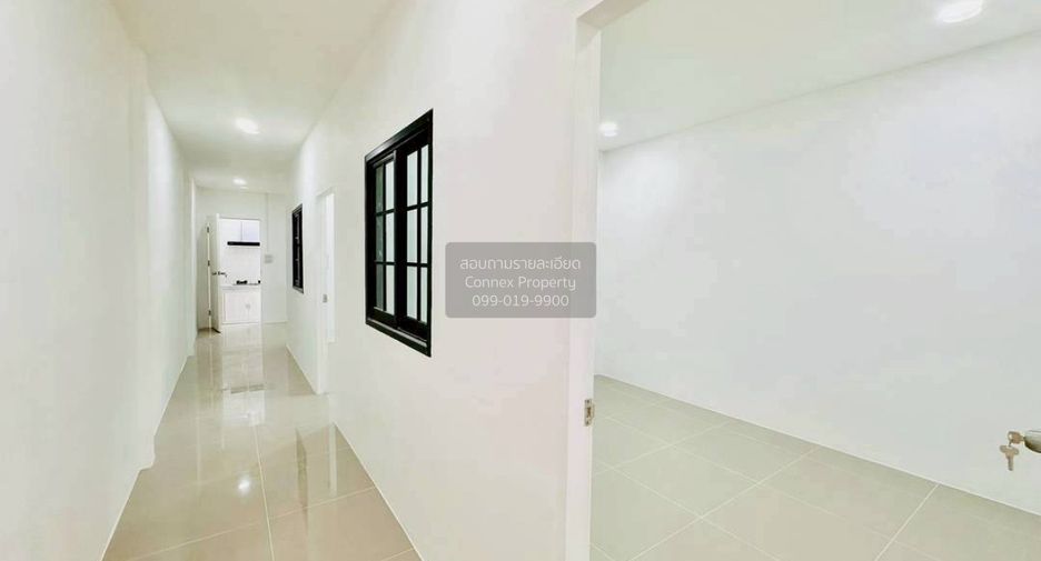 出售 2 卧室 联排别墅 在 Si Racha, Chon Buri