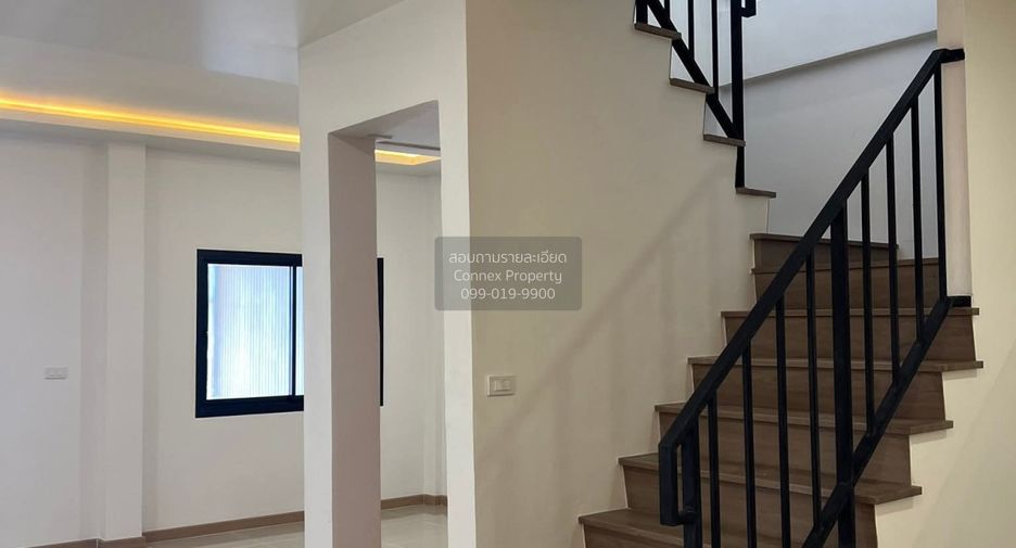 Casa adosada en venta de 3 habitaciones en Thung Khru, Bangkok