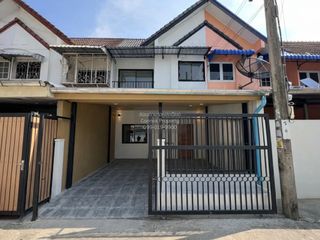 Casa adosada en venta de 3 habitaciones en Thung Khru, Bangkok