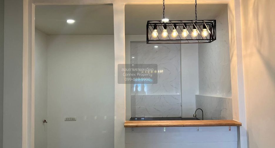 Casa adosada en venta de 3 habitaciones en Thung Khru, Bangkok
