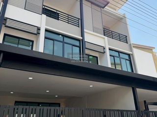 For sale 3 bedrooms townhouse in Bang Khen, Bangkok