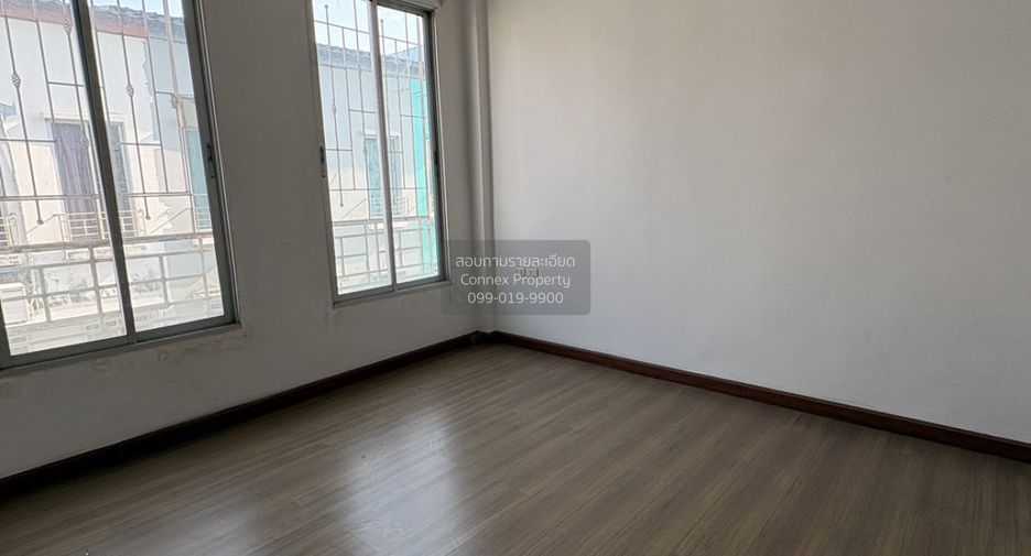 À vendre 3 chambres maison de ville à Mueang Samut Prakan, Samut Prakan