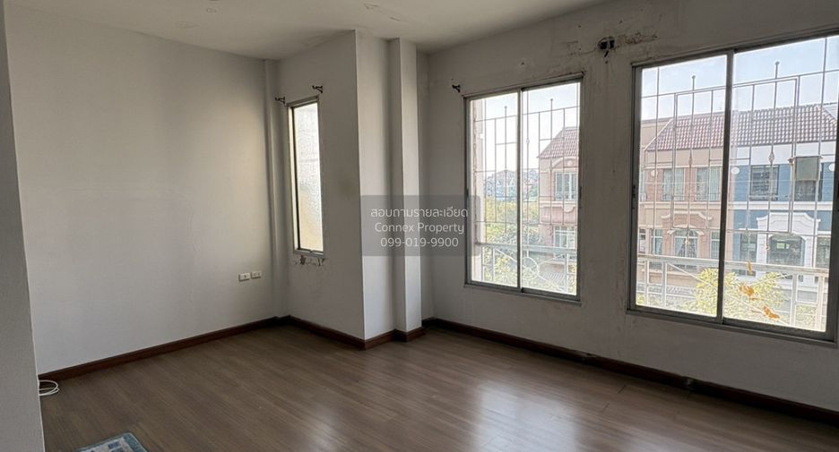 À vendre 3 chambres maison de ville à Mueang Samut Prakan, Samut Prakan