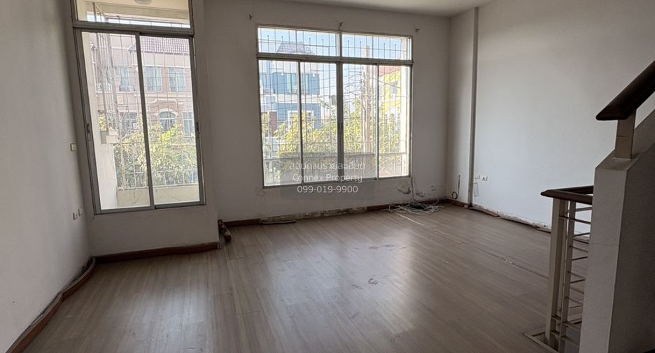 À vendre 3 chambres maison de ville à Mueang Samut Prakan, Samut Prakan
