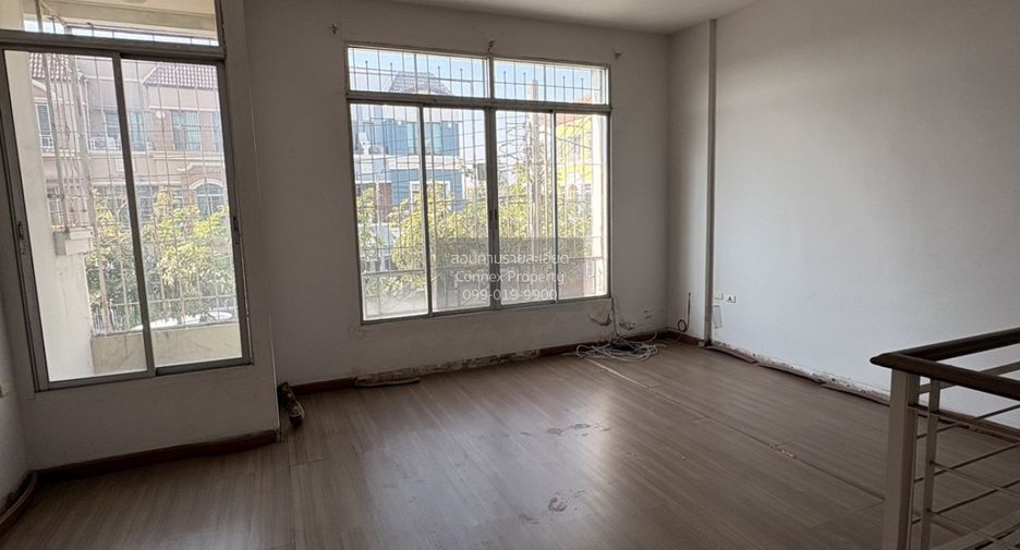 À vendre 3 chambres maison de ville à Mueang Samut Prakan, Samut Prakan