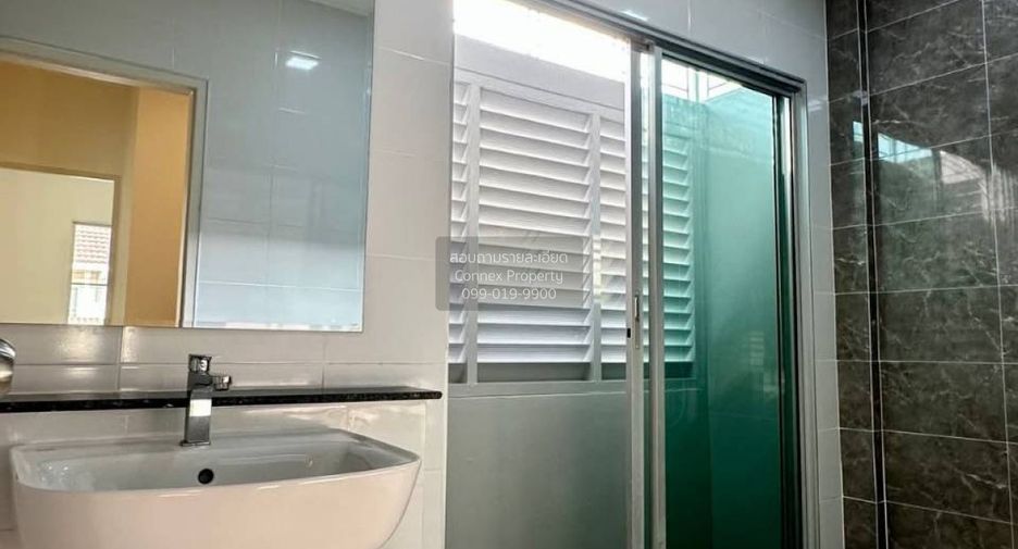 For sale 3 bedrooms townhouse in Pak Kret, Nonthaburi