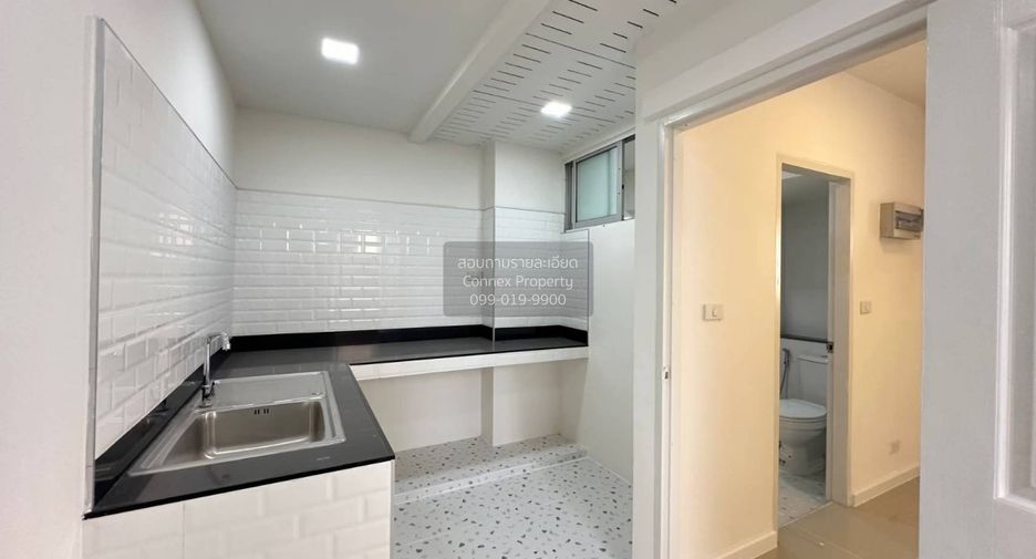 For sale 3 bedrooms townhouse in Pak Kret, Nonthaburi