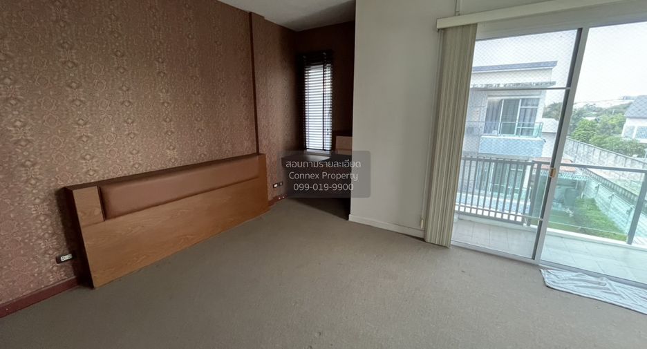 For sale 4 bedrooms townhouse in Bang Kapi, Bangkok