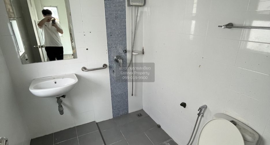 For sale 4 bedrooms townhouse in Bang Kapi, Bangkok