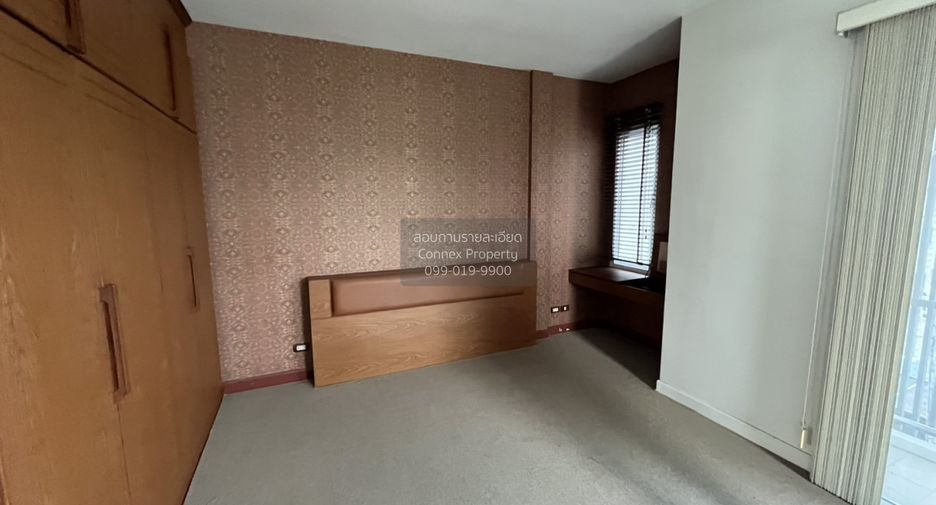 For sale 4 bedrooms townhouse in Bang Kapi, Bangkok