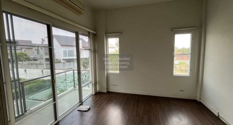 For sale 4 bedrooms townhouse in Bang Kapi, Bangkok