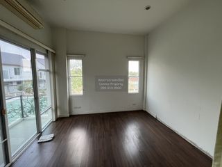 For sale 4 bedrooms townhouse in Bang Kapi, Bangkok