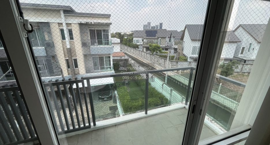 For sale 4 bedrooms townhouse in Bang Kapi, Bangkok
