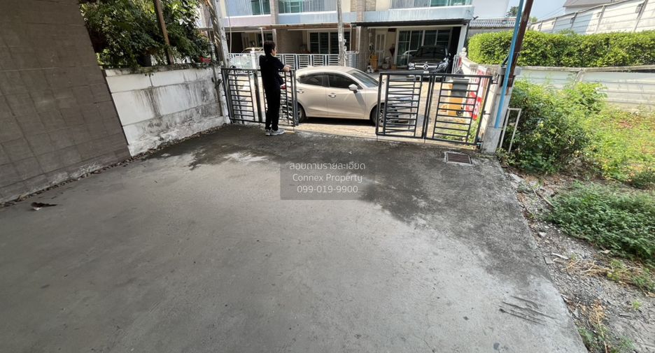 For sale 4 bedrooms townhouse in Bang Kapi, Bangkok