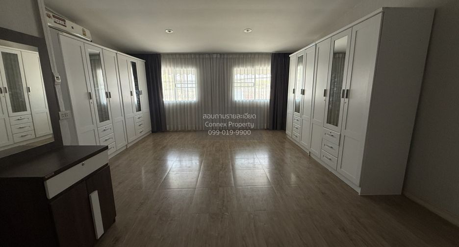Casa adosada en venta de 3 habitaciones en Taling Chan, Bangkok