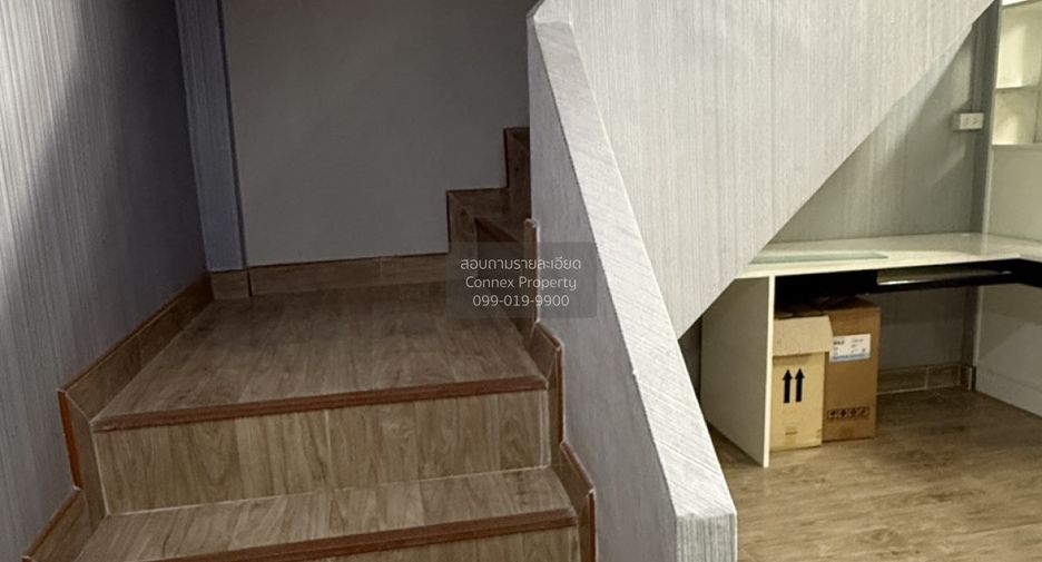 Casa adosada en venta de 3 habitaciones en Taling Chan, Bangkok