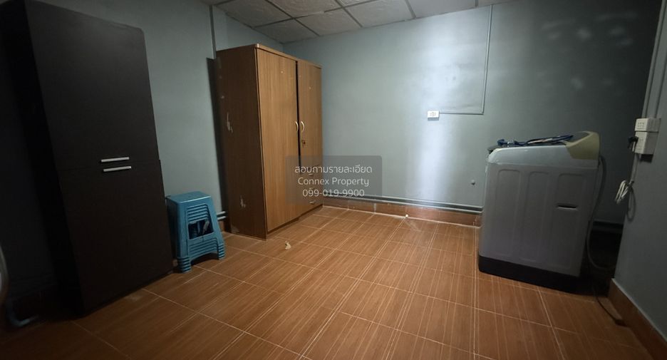 Casa adosada en venta de 3 habitaciones en Taling Chan, Bangkok