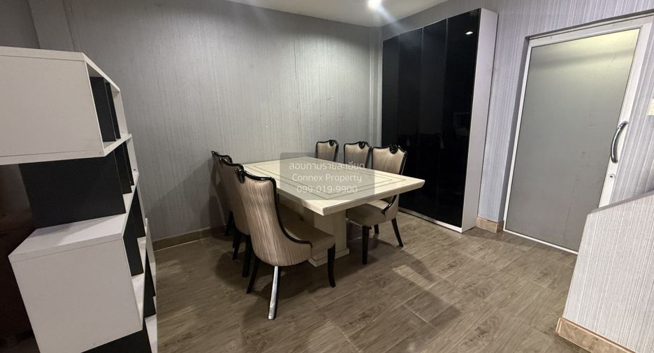 Casa adosada en venta de 3 habitaciones en Taling Chan, Bangkok