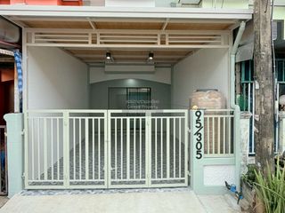 Casa adosada en venta de 2 habitaciones en Lam Luk Ka, Pathum Thani
