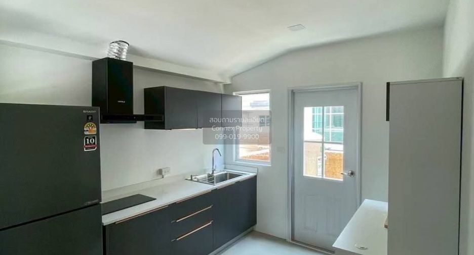 For sale 4 bedrooms house in Mueang Samut Sakhon, Samut Sakhon