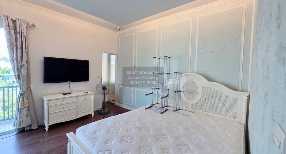 For sale 3 bedrooms townhouse in Bang Kapi, Bangkok