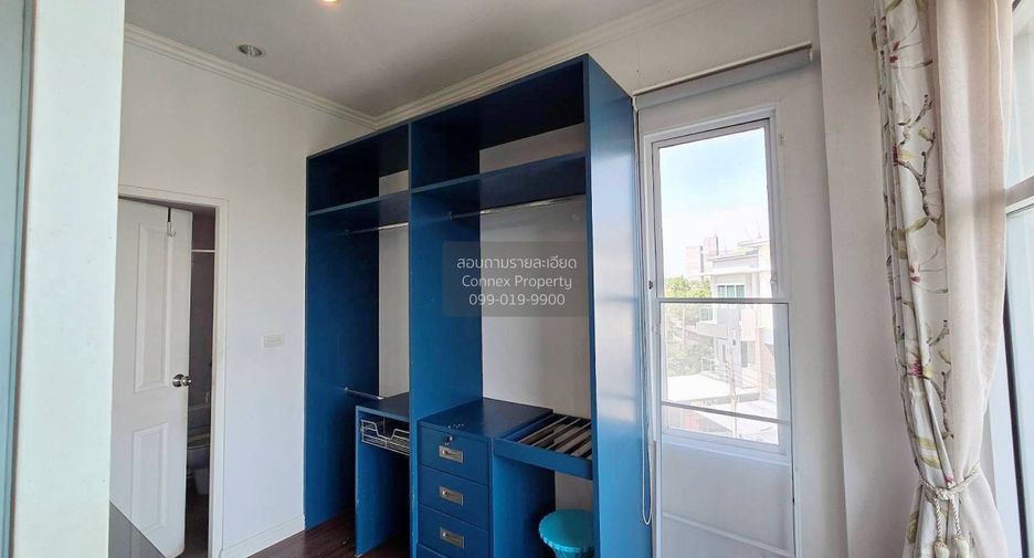 For sale 3 bedrooms townhouse in Bang Kapi, Bangkok