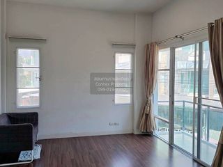 For sale 3 bedrooms townhouse in Bang Kapi, Bangkok
