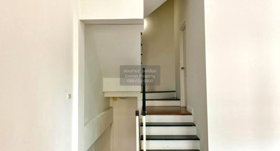 For sale 3 bedrooms townhouse in Bang Kapi, Bangkok