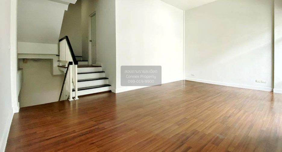 For sale 3 bedrooms townhouse in Bang Kapi, Bangkok