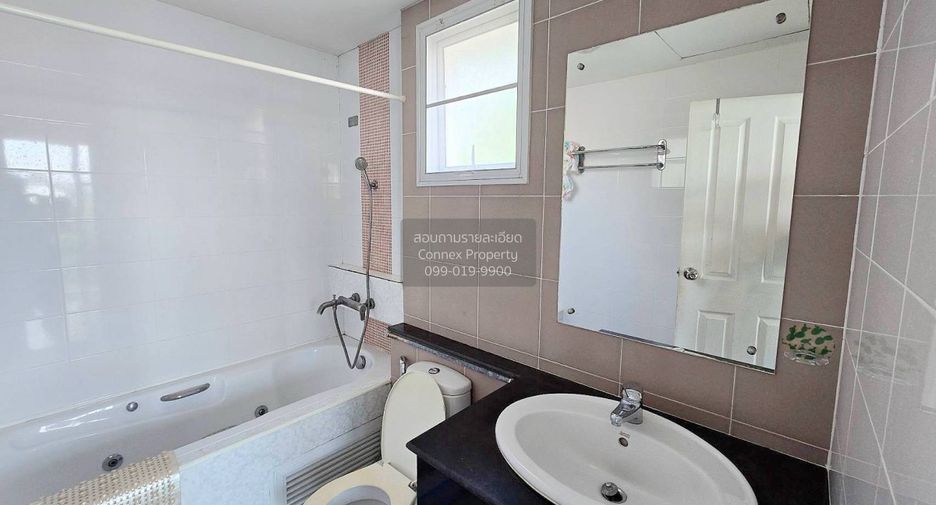 For sale 3 bedrooms townhouse in Bang Kapi, Bangkok