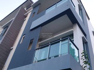 For sale 3 bedrooms townhouse in Bang Kapi, Bangkok