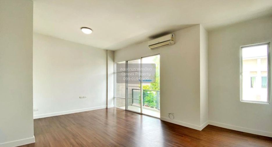 For sale 3 bedrooms townhouse in Bang Kapi, Bangkok