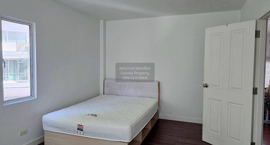 For sale 3 bedrooms townhouse in Bang Kapi, Bangkok